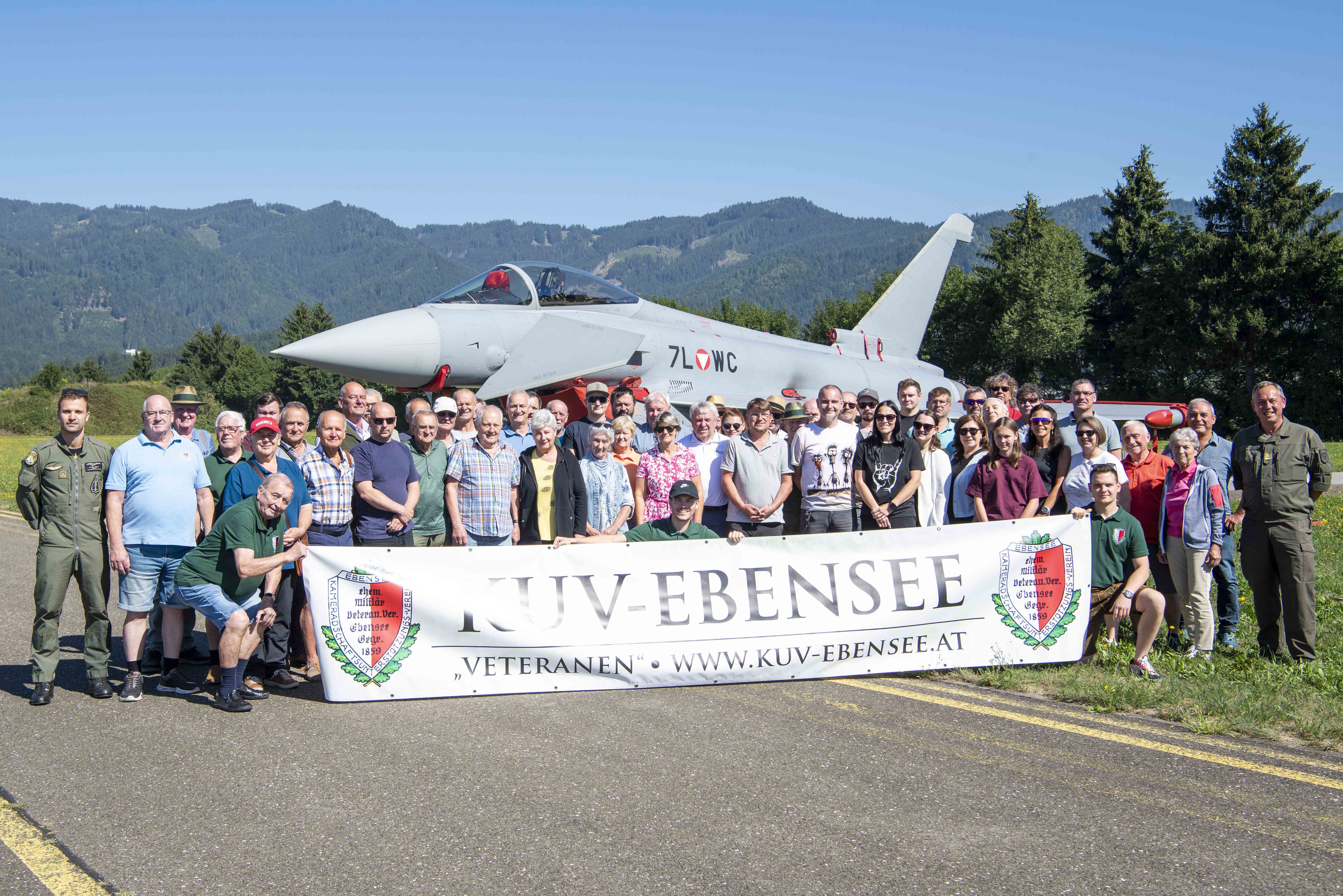 KUV-Ebensee vor dem Eurofighter in Zeltweg (Bild: Vzlt ZINNER ÖBH) KUV-Ebensee beim Eurofighter in ZELTWEG